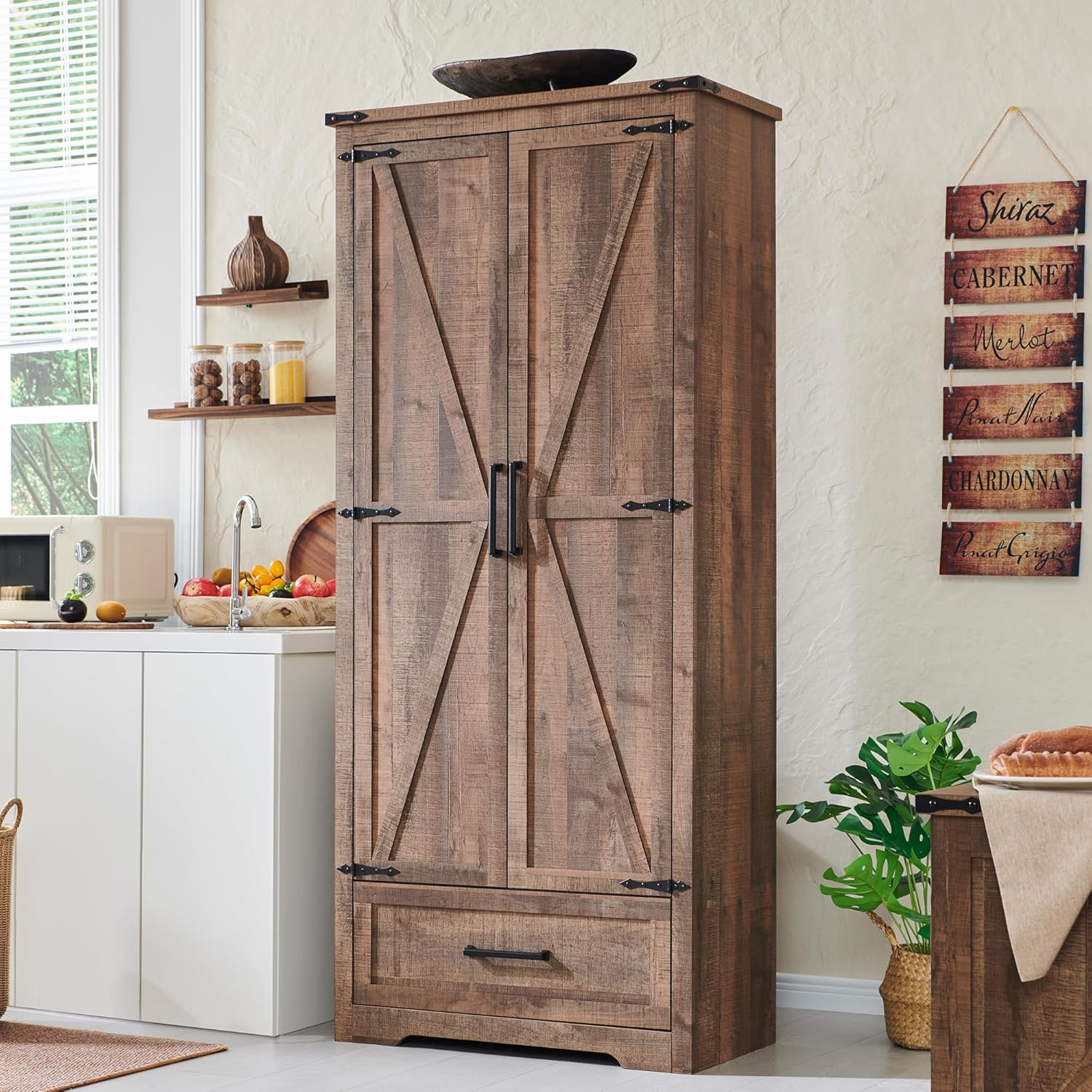 Furniture Lighting & Decor Magazine - # Hoher Holz-Vorratsschrank mit Verstellbarem Regal,